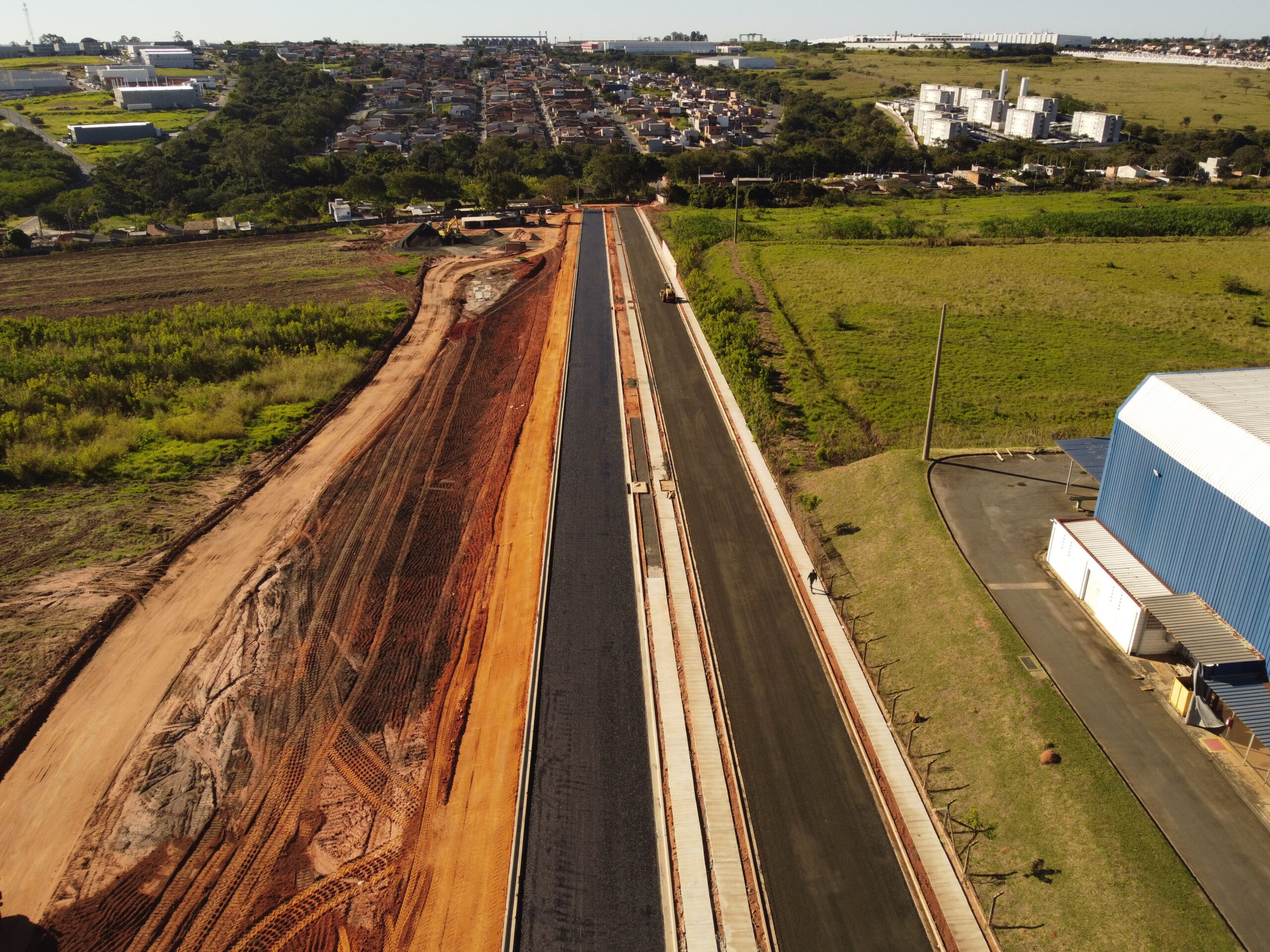 Prefeitura conclui asfalto em novo trecho da avenida Panaíno