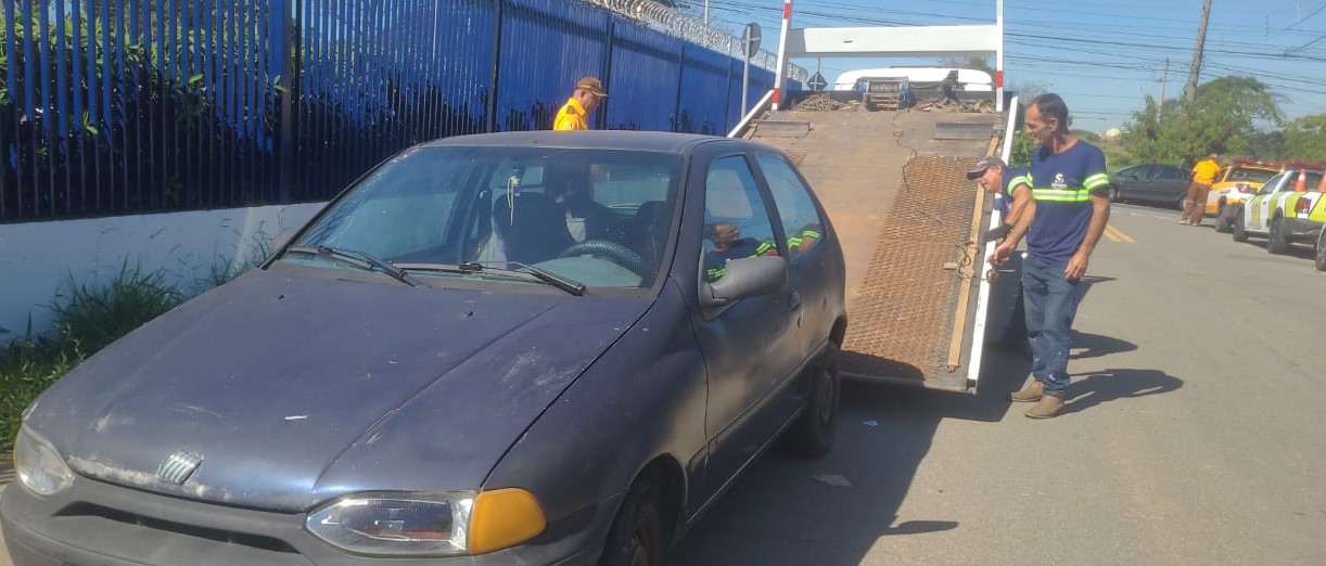 Segurança viária: Carcaças de veículos abandonadas em ruas e avenidas de Hortolândia são recolhidas para o pátio
