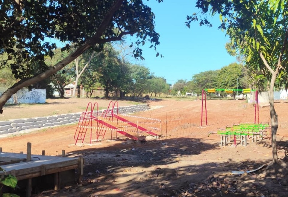 Parquinho infantil é instalado na área em ampliação do Pq. do Jardim Amanda